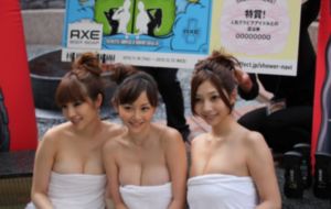 欧美穿搭街拍秋冬女_HD神马影院手机在线